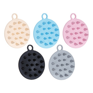 Cepillo de silicona para masaje del cuero cabelludo, 10 cm o menos, doble uso para limpieza en seco y húmedo y alivio de la picazón - Product Image 1