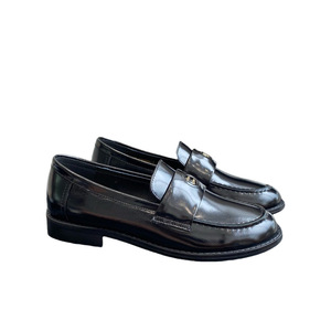 Mocassins en cuir de vachette 2026 à boucle métallique tendance, chaussures plates décontractées pour femmes, toutes saisons, isolantes - Product Image 3