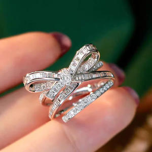 Anillo de Diamantes T0907 en Oro Blanco, Corte Baguette Natural, Color G, Anillo de Compromiso para Mujer - Product Image 2