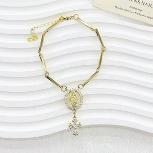 Bracelet à maillons en cuivre plaqué or CH-LAT1015 avec breloques croix micro-pavées en zircon, bijoux religieux en cuivre, vente en gros - Product Image 1