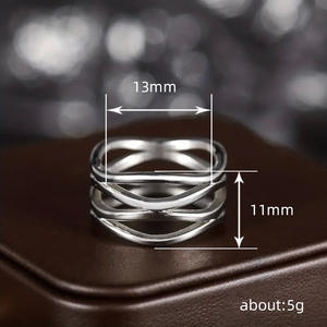 Anello Geometrico in Acciaio Inossidabile Q719, Gioiello Unisex Moderno e Alla Moda, Design Semplice, Regalo per Uomini e Donne - Product Image 5