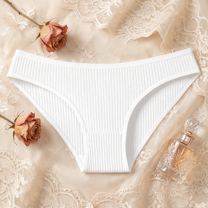 Culottes Bikini Femme Blanches en Coton Tricoté Côtelé Respirant Couleur Unie Taille Moyenne Confortables Douces Extensibles Sous-vêtements OEM - Product Image 3