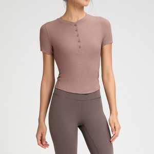 Camiseta Henley de Manga Corta Acanalada para Mujer SUHE TS-007 Athena, Cuello Redondo, Color Sólido, Ropa Deportiva para Yoga y Fitness - Product Image 2