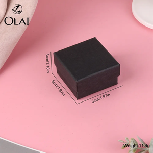 Coffrets cadeaux classiques en carton noir pour bijoux, avec revêtement UV, pelliculage mat, gaufrage et doublure en éponge - Product Image 3