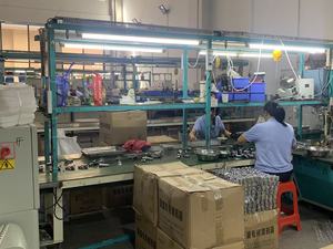 Robinet moderne à une poignée en alliage de zinc multicolore Nouveau design Lavabo de salle de bain à eau chaude et froide <span class=keywords><strong>avec</strong></span> noyau de valve en céramique - Product Image 5