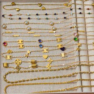 Collana di nicchia in acciaio inossidabile alla moda burlone avanzato senso catena di clavicola vera placcatura oro croce modello - Product Image 4