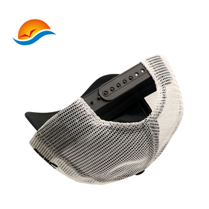 En una liga de sus propias gorras de camionero que se redefinen a través del arte de la sastrería y la atención al detalle - Product Image 5