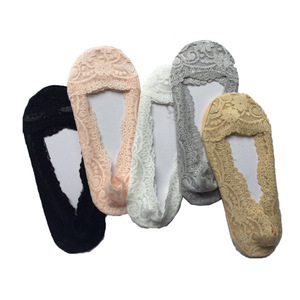 नया नो शो लैसी फूल सिलिकॉन रबर एकमात्र एंटी-स्लिप एंटी-ऑफ पारदर्शी अदृश्य मोजे महिलाओं के लिए - Product Image 2