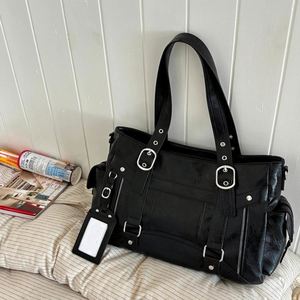 Sac fourre-tout grande capacité au design épuré et audacieux, polyvalent, style motard, minimaliste, sac à bandoulière et sac porté épaule - Product Image 3