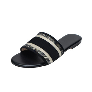 Vente en Gros Sandales Plates Brodées de Créateur Nouveauté Été pour l'Extérieur Mules Plates Brodées pour Femme - Product Image 5