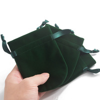 Pochette à cordon en velours doux avec logo personnalisé, boîtes à bijoux de luxe durables faites à la main pour le rangement et l'emballage de bijoux sur mesure