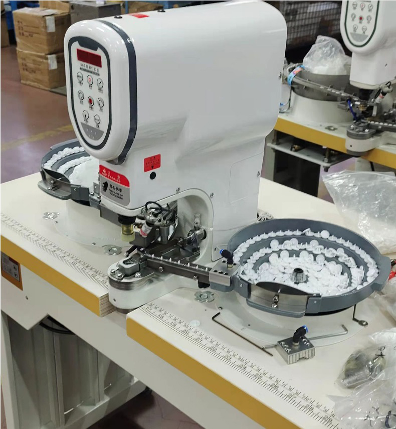 Полностью автоматическая электрическая промышленная пластиковая кнопочная машина