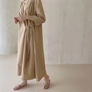 Robe simple, ample, cintrée, à manches trois-quarts, avec lacets, poches des deux côtés et ceinture - Product Image 3