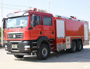 Automezzo Antincendio Sinotruk 6x4 con Serbatoio da 7001-10000L, Emissioni EURO 5, Ampiamente Utilizzato da <span class=keywords><strong>Vigili</strong></span> <span class=keywords><strong>del</strong></span> <span class=keywords><strong>Fuoco</strong></span>, Petrochimici, Porti/Marinai - Product Image 3