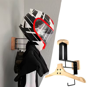 Support mural en bois pour casque avec crochets pour le rangement des casques et vestes de moto - Product Image 1