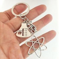 Porte-clés en métal argenté avec motif de double hélice d'ADN, chimie moléculaire, microscopes scientifiques, cadeaux pour médecins, diplômés, neurologie, biologie