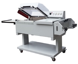 Machine d'emballage automatique Hualian BSF-5540A pour tubes en PVC, film polyoléfine, emballage thermique, découpe de tubes, emballage, scellage par rétraction - Product Image 1