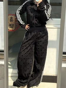 Conjunto Deportivo de Puntos Y2K 2026, Sudadera Holgada con Capucha y Pantalones Anchos de Secado Rápido, Ropa Casual Urbana para Mujer - Product Image 5