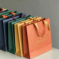 Sac de courses en carton ivoire renforcé recyclable avec logo personnalisé et poignée sérigraphiée pour l'emballage de vêtements et de produits de détail