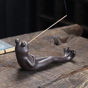 Venta al por mayor creativo diseño de <span class=keywords><strong>rana</strong></span> negra soporte de varilla de <span class=keywords><strong>incienso</strong></span> de resina para la decoración de la Oficina - Product Image 3