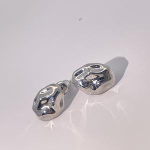 Boucles d'oreilles clous classiques simples sans pierres précieuses en forme de grande vague Tianyu Gems, en laiton plaqué or, unisexe - Product Image 4