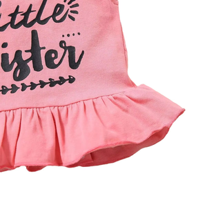 Conjunto de <span class=keywords><strong>Dos</strong></span> Piezas Personalizable con Temática de Hermanita, Top Peplum con Mangas con Volantes Rosas y Pantalones Cortos con Estampado Negro - Product Image 5