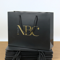 Sac en papier de haute qualité pour cadeaux et emballages de shopping, taille personnalisée, logo imprimé, poignée en corde et ruban, idéal pour les boutiques