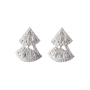 E4348 Orecchini in oro bianco con diamanti taglio baguette, gioielli naturali di lusso da donna - Product Image 1