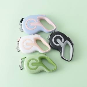 Hete Stijl Reflecterende Hondenriem Omwikkeld Met Zelfklevende Automatische Intrekbare Hondenketting Buitenbenodigdheden Hondenriem - Product Image 1