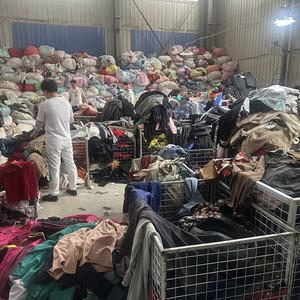 Lote de Ropa de Verano Casual de <span class=keywords><strong>Segunda</strong></span> <span class=keywords><strong>Mano</strong></span>, Ropa Vintage, Zapatos y Bolsos de EE. UU., Artículos Usados de Marca en Paca - Product Image 4