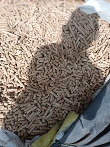 Granulés de bois de haute qualité du Vietnam avec 2% teneur en cendres 10% humidité 4500J calorie 6-8mm de diamètre - Product Image 2