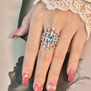 Elegante Anello Geometrico a Goccia Stile Corte per Donne, Gioiello da Dito alla Moda Principesca - Product Image 2