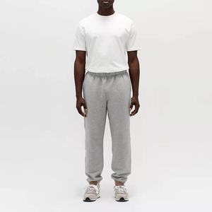 กางเกงวอร์มออกกำลังกายผู้ชายสีเทา ระบายอากาศได้ดี ผลิตขายส่ง รับสกรีนโลโก้ตามแบบ - Product Image 1