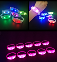 Bracelet LED à activation vocale avec logo personnalisé Bracelet de contrôle du son clignotant de 7 couleurs d'éclairage pour concert, mariage et fête.