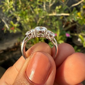 Anillo de Compromiso con Tres Diamantes Cultivados en Laboratorio de 2.50CT, Oro Sólido de 14K, Corte Brillante Redondo, Anillo de Boda para el Pasado, Presente y Futuro - Product Image 6