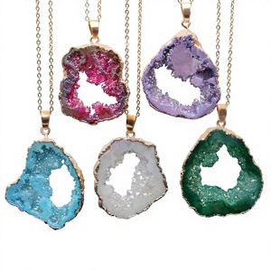 Colgante de Ágata Natural en Forma de Cueva, Piedra Irregular, Collar Chapado en Oro, Joyería de Diseño Original - Product Image 1