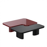 Ensemble de tables basses sur mesure en bois peint moderne et durable, avec dessus arrondis superposés, pour salon design, pour projet de villa de luxe en Pologne
