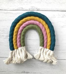 Créations artisanales, suspension murale en macramé arc-en-ciel - Product Image 1