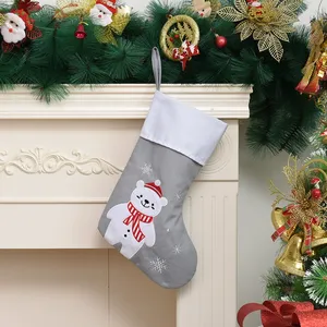 Chaussettes de Noël brodées monogramme pingouin, grand renne, bonhomme de neige gris pour décoration suspendue à l'arbre - Product Image 4