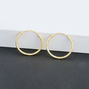 JXX Venta al por mayor Pendientes Huggie grandes chapados en oro de 24K, de latón delicado, para mujer, clásicos, a la moda, religiosos, para fiesta, de aleación de cobre - Product Image 3