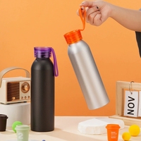 Bouteille d'eau sportive en aluminium Beauchy 2026, légère, populaire, sans BPA, 700 ml, avec corde en silicone