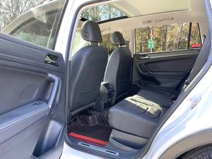 Valeur exceptionnelle <span class=keywords><strong>R</strong></span>-Line : <span class=keywords><strong>Tiguan</strong></span> L 330TSI 2021, un seul propriétaire, faible kilométrage, tout le style sans 4 roues motrices Premium - Product Image 4