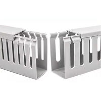 Goulotte de câblage carrée en PVC de bonne qualité pour plancher, à fentes, pour câbles, 07 lignes, jetable, personnalisable