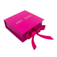 Coffret cadeau de bijoux en carton rose personnalisé avec logo Bijoux de luxe en forme de livre blanc mat avec poignées en ruban
