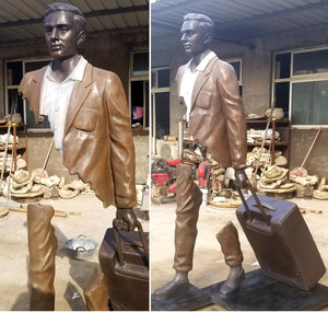Statua Urbana in Metallo, Scultura in Bronzo a Grandezza Naturale di <span class=keywords><strong>Bruno</strong></span> il Viaggiatore in Vendita - Product Image 4