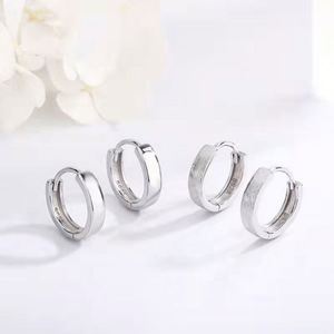 Pendientes de Aro y Tipo Huggie de Plata de Ley 925 con Baño de Rodio para Niñas y Niños - Regalo para Bodas y Fiestas, Joyería Fina - Product Image 1