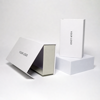 Boîte pliante personnalisable à fermeture magnétique Emballage en papier finition mate pour chaussettes, huiles essentielles, crème pour le visage et cils