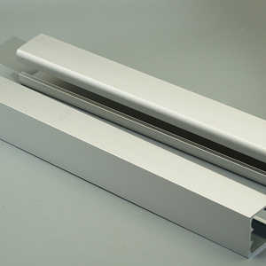 <span class=keywords><strong>Rail</strong></span> supérieur en aluminium <span class=keywords><strong>pour</strong></span> <span class=keywords><strong>volet</strong></span> de plantation, guide de vis durable <span class=keywords><strong>pour</strong></span> fenêtres et portes coulissantes, accessoires de quincaillerie directement de l'usine - Product Image 6