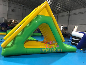 Tobogán de agua triangular flotante inflable gigante de PVC de 0,9mm, juguetes de agua inflables grandes para diversión de verano - Product Image 4