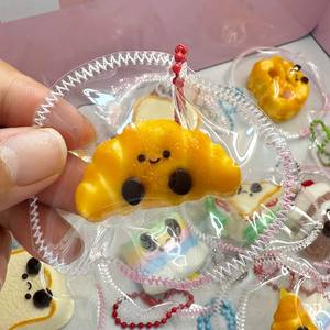 CHENXI Juguetes Antiestrés Populares de Simulación de Pastel y Pan, Mini Colgante, Juguetes Blandos Taba Mochi - Product Image 5